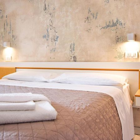 Hotel Giulio Cesare Cattolica Bagian luar foto